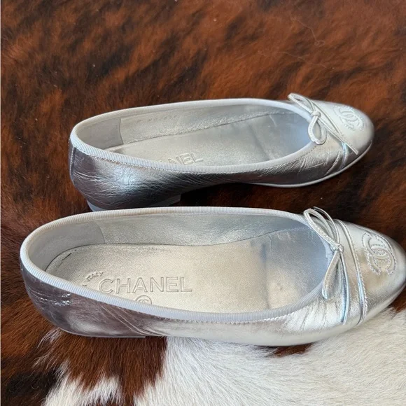 CHANEL Metallic Silver Flats - Picture 2 of 3